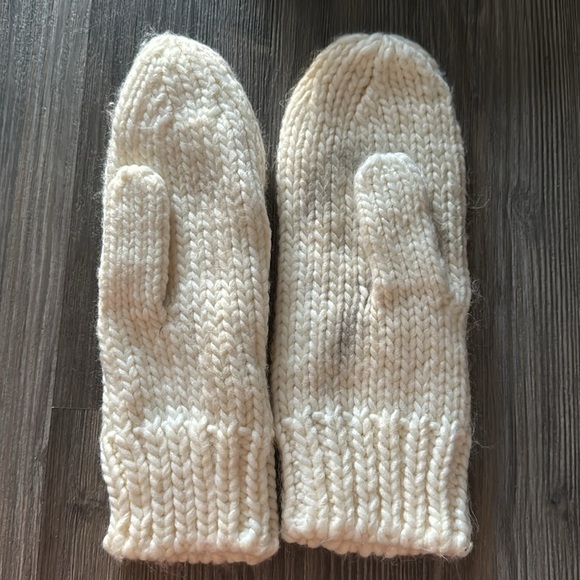 Winter Mittens - Picture 2 of 3